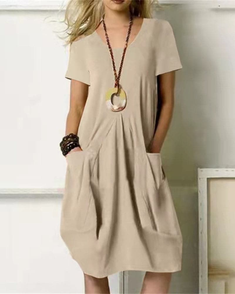 Women's Dress - Loose Fit - Round Neck - Knee-Length - Short-Sleeved with Pockets