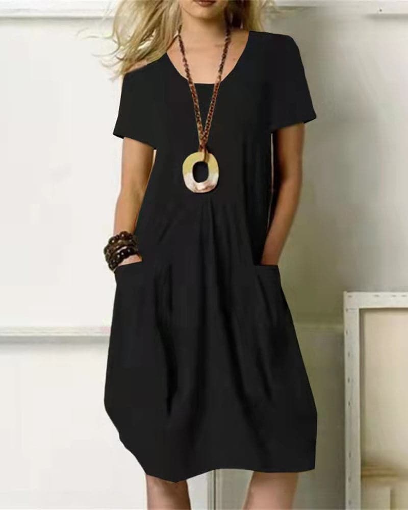 Women's Dress - Loose Fit - Round Neck - Knee-Length - Short-Sleeved with Pockets