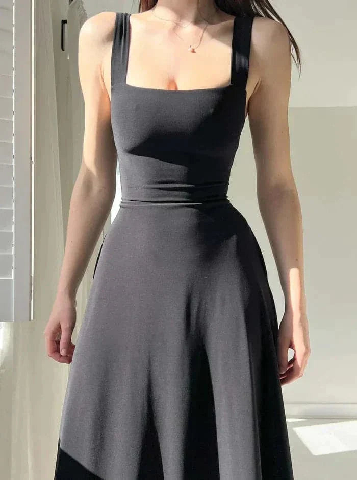 Jette - Elegant, ensfarget kjole