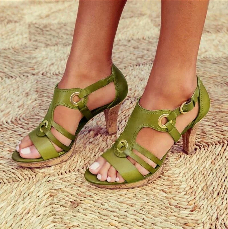 Women's Sandals – Open Toe – Block Heel in Natural Material – Modern Strap Design