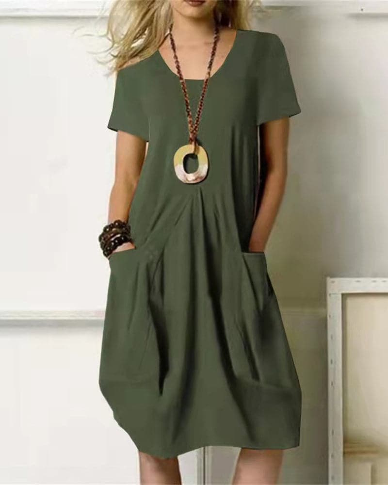 Women's Dress - Loose Fit - Round Neck - Knee-Length - Short-Sleeved with Pockets