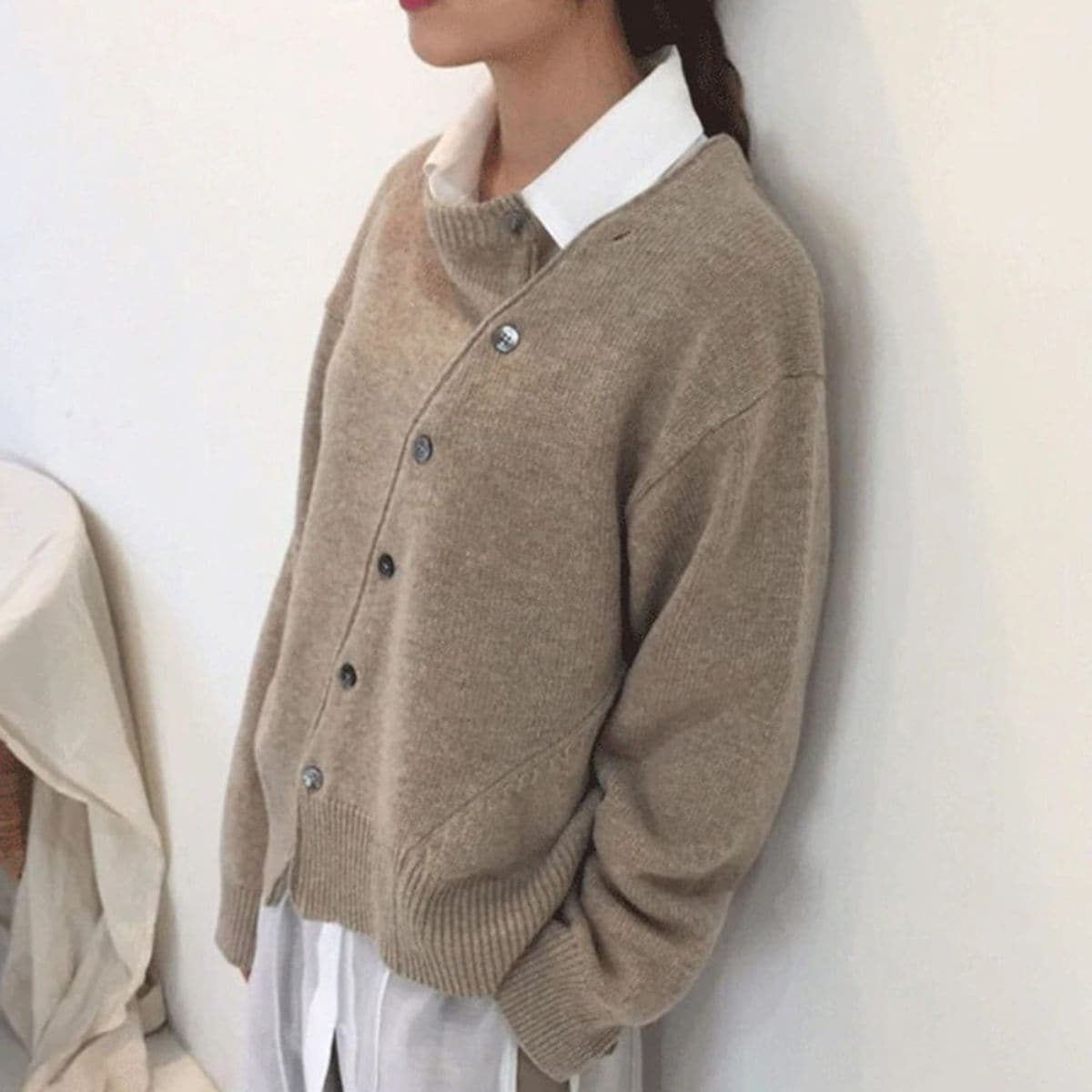 Klara - Soft women's cardigan with diagonal button