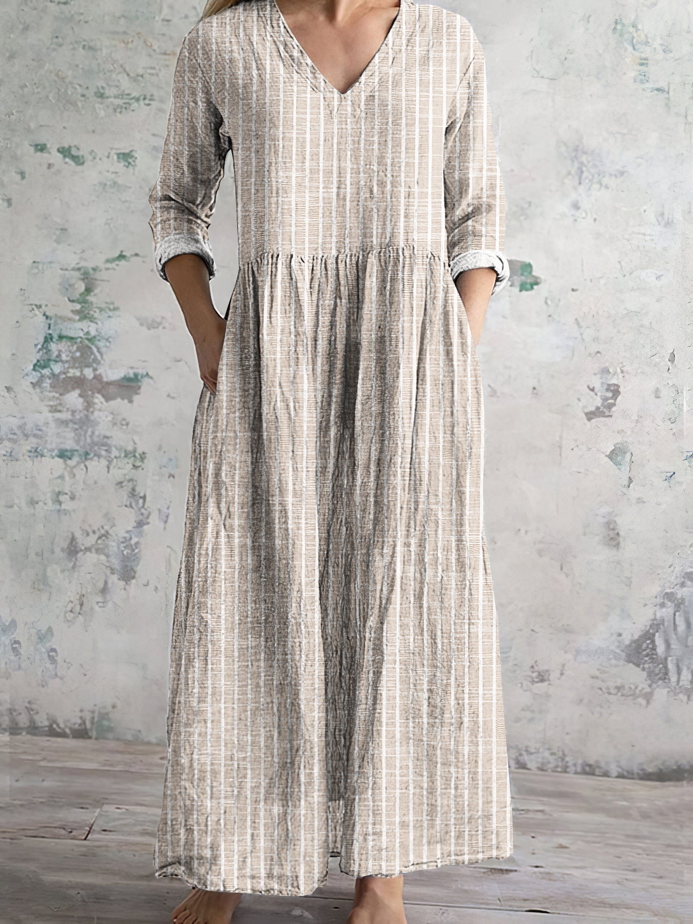 Women's Maxi Dress – Relaxed Fit – V-neck – Long-sleeved – Striped – Cotton