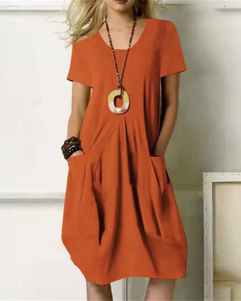 Women's Dress - Loose Fit - Round Neck - Knee-Length - Short-Sleeved with Pockets