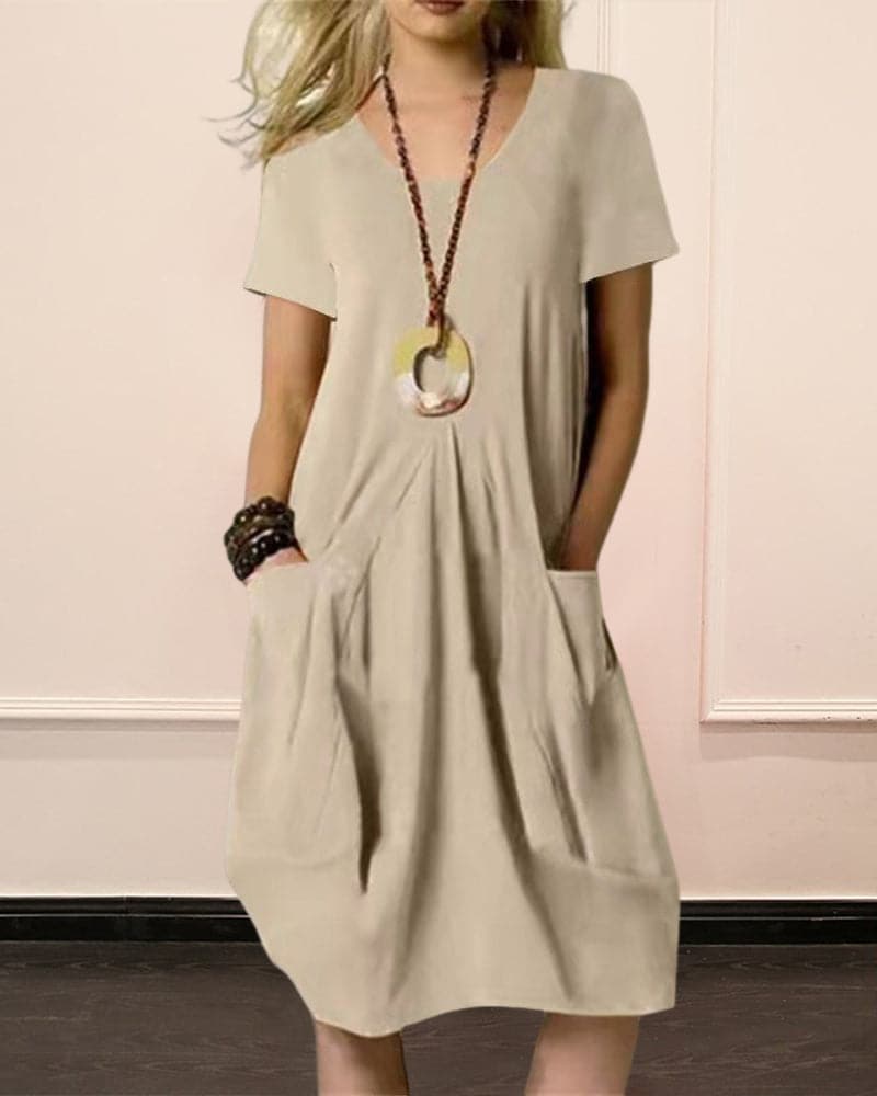 Women's Dress - Loose Fit - Round Neck - Knee-Length - Short-Sleeved with Pockets