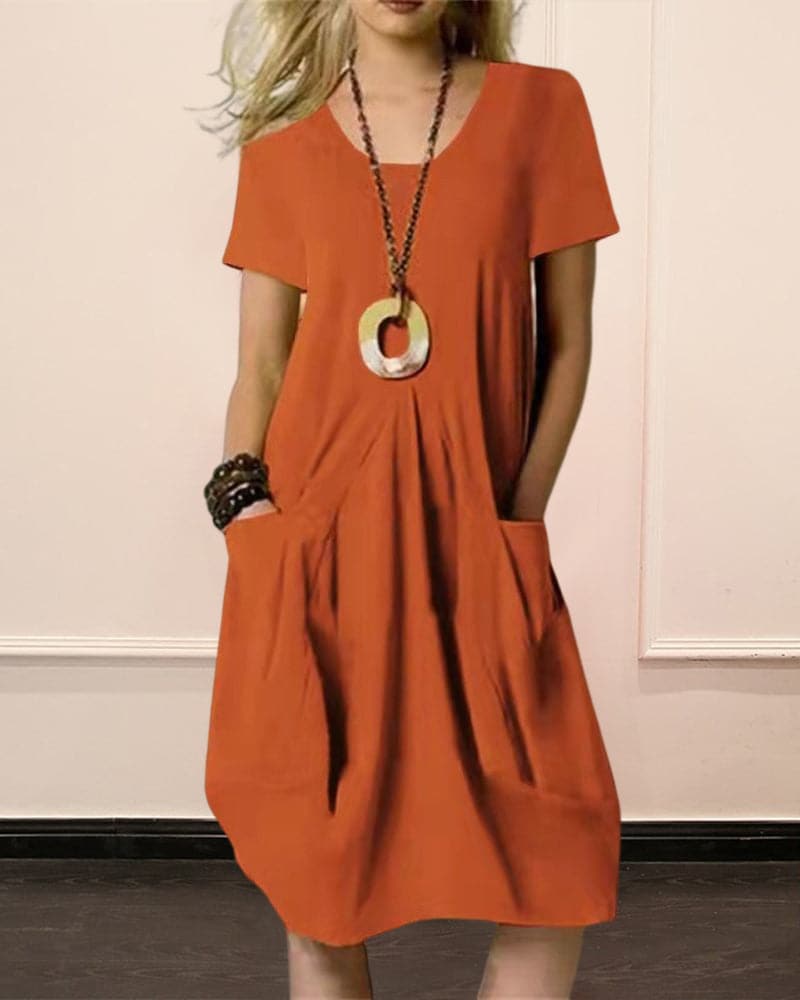 Women's Dress - Loose Fit - Round Neck - Knee-Length - Short-Sleeved with Pockets
