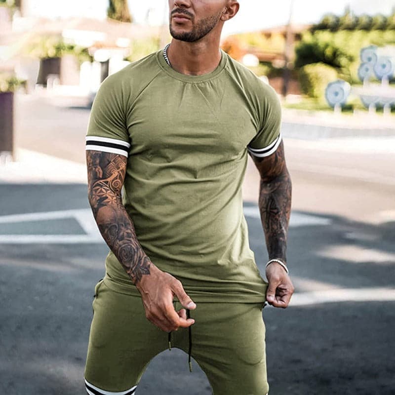 Men's Two-Piece Set - Short-Sleeved Round Neck T-Shirt - Elastic Drawstring Shorts