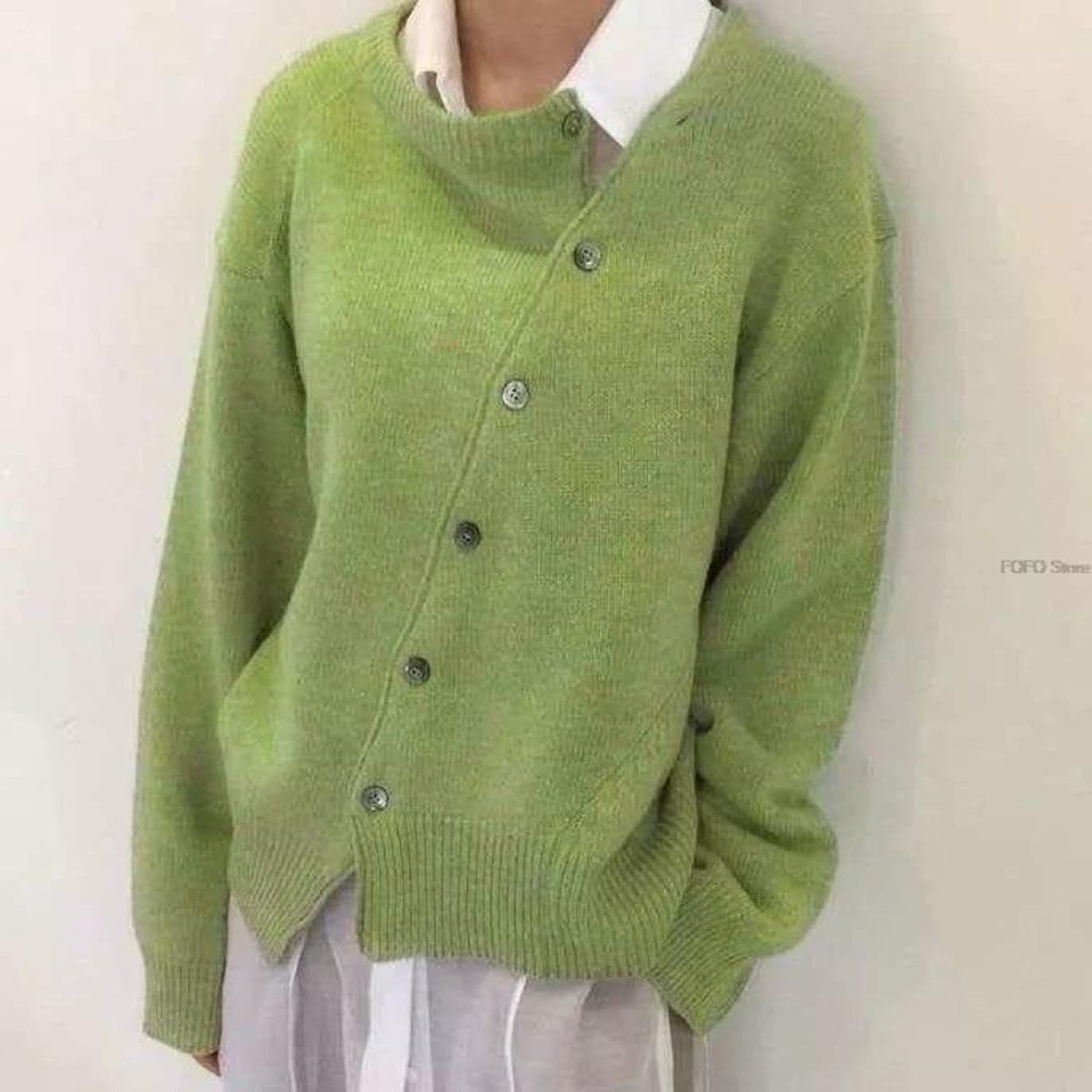Women's Sweater – Oversized Fit – Soft Knit – Buttons – Ribbed Detail