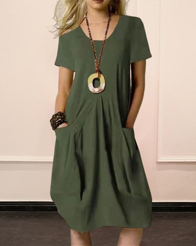 Women's Dress - Loose Fit - Round Neck - Knee-Length - Short-Sleeved with Pockets