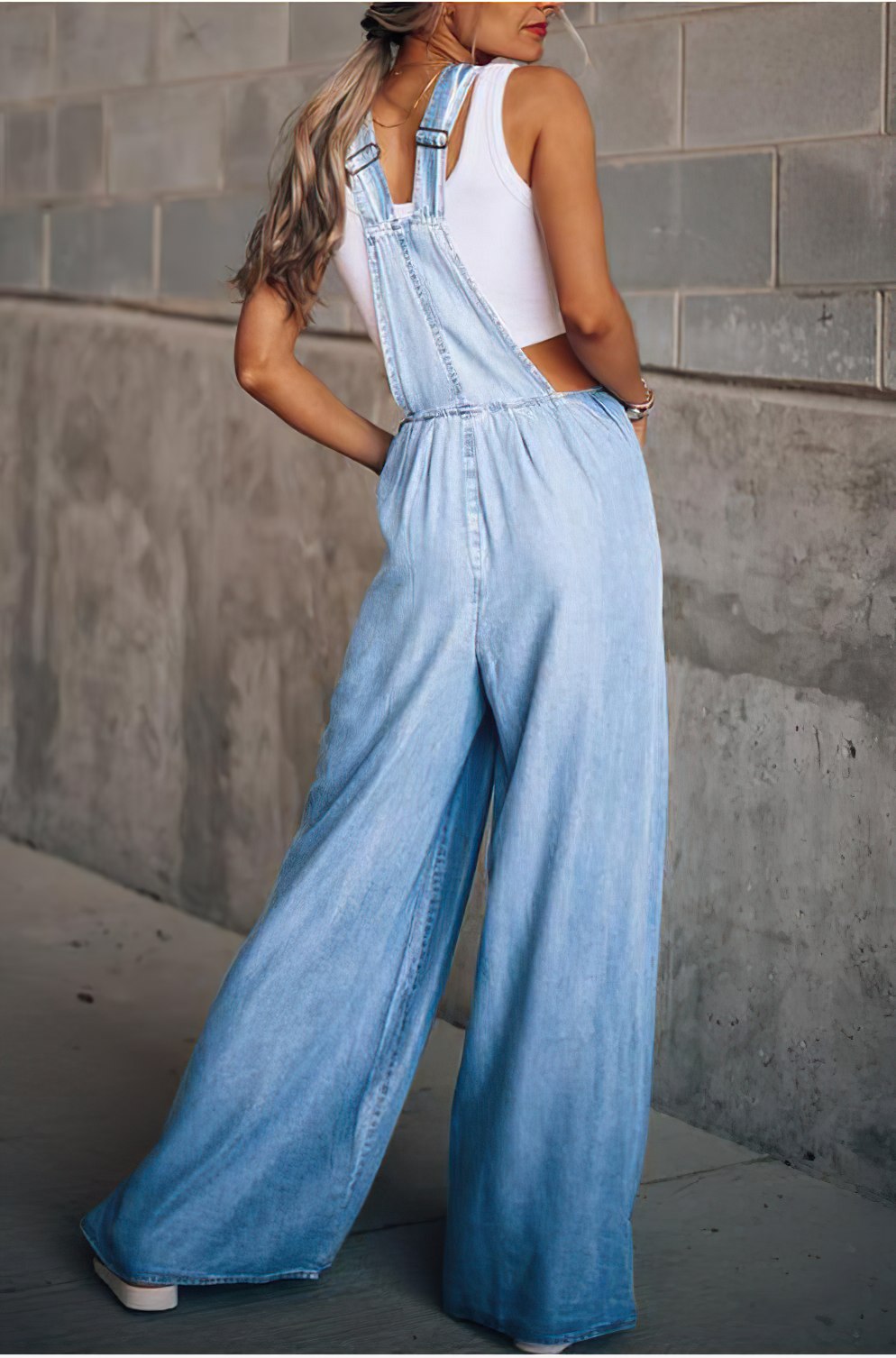 Women's jumpsuit – relaxed fit – wide legs – breathable fabric – utility details