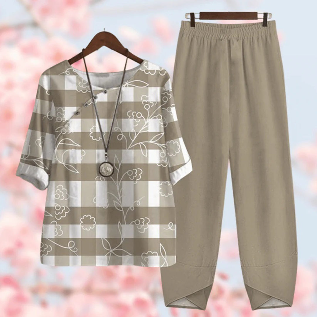 Women's Two-Piece Outfit – Relaxed Fit – Breathable Material – Floral Top – Elastic Waist Pants
