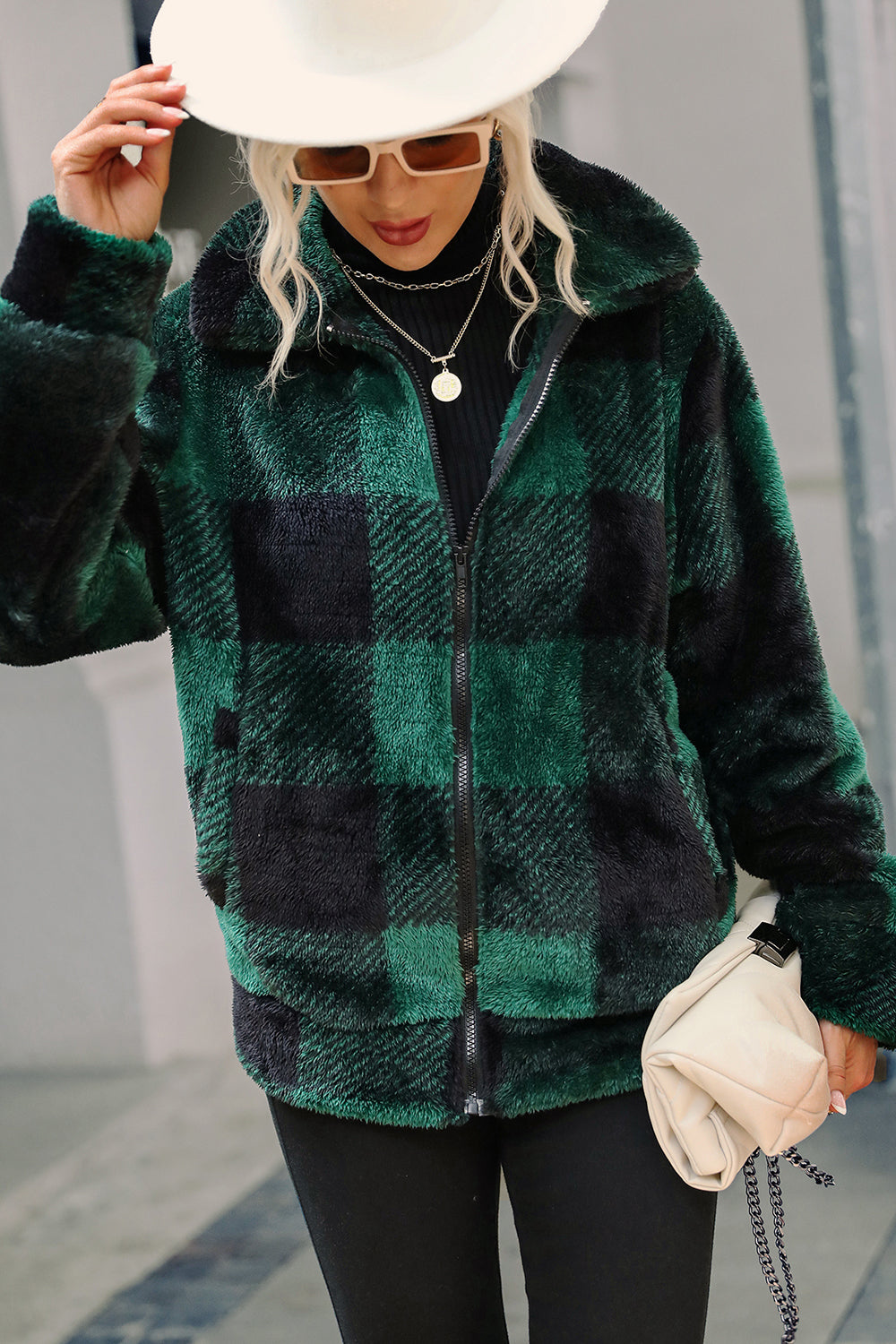 Stilig fuzzy-jakke med rutete design og glidelås for kvinner