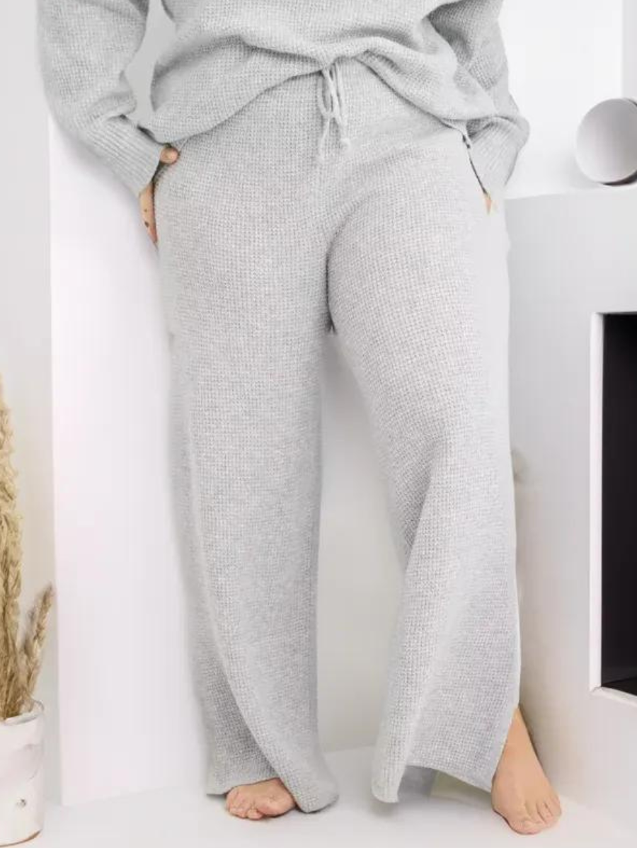 Women's Cozy Set - Knitted Sweater with Zipper Collar - Jogging Pants with Drawstring