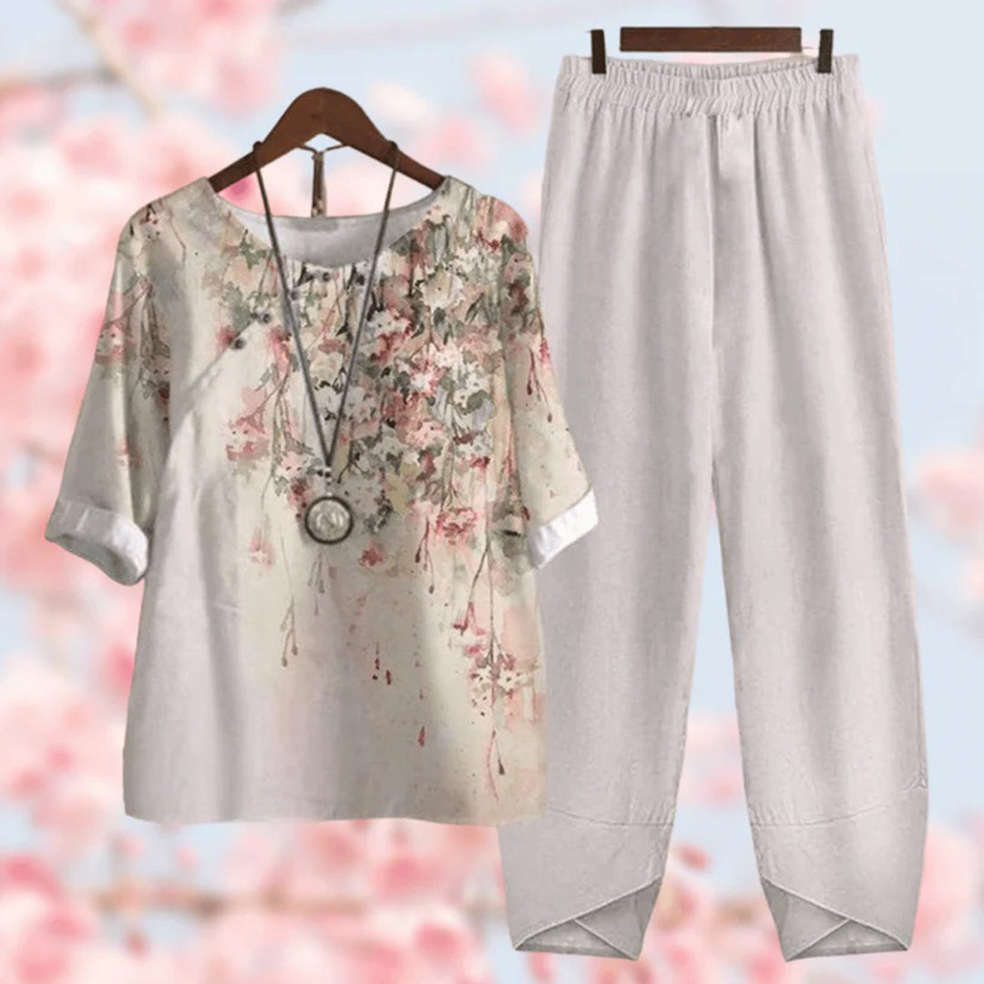 Women's Two-Piece Outfit – Relaxed Fit – Breathable Material – Floral Top – Elastic Waist Pants