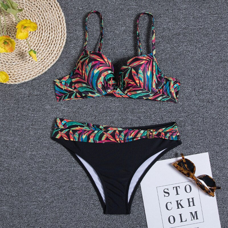 Women's Bikini Top and Bikini Bottom – Molded Cups – Adjustable Straps – Floral Pattern – Breathable Stretch Material