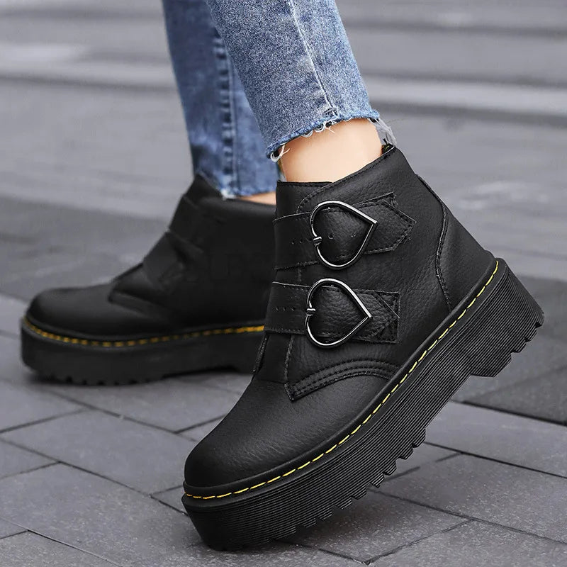 Women's Ankle Boots – Chunky Sole – Structured Fit – Heart-Shaped Buckle