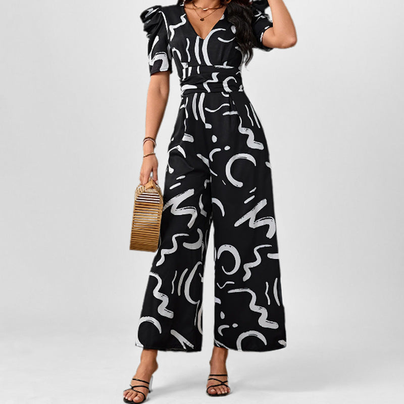Dame jumpsuit – V-hals – Pufferm – Vid ben – Lett stoff – Abstrakt mønster