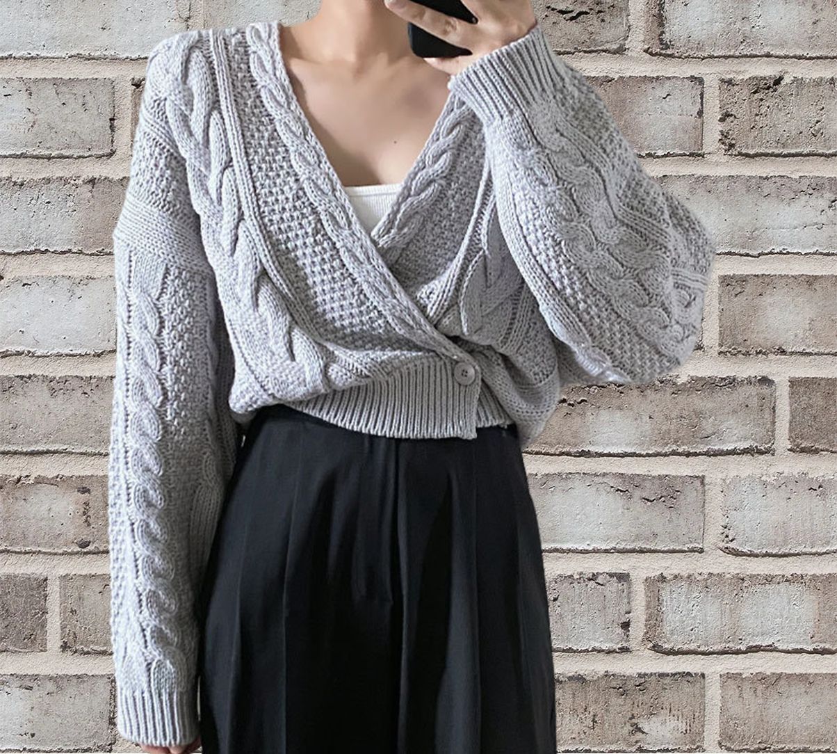 Women's Cardigan – Relaxed Fit – Wool Blend – Crop Length – Cable Knit – Buttons