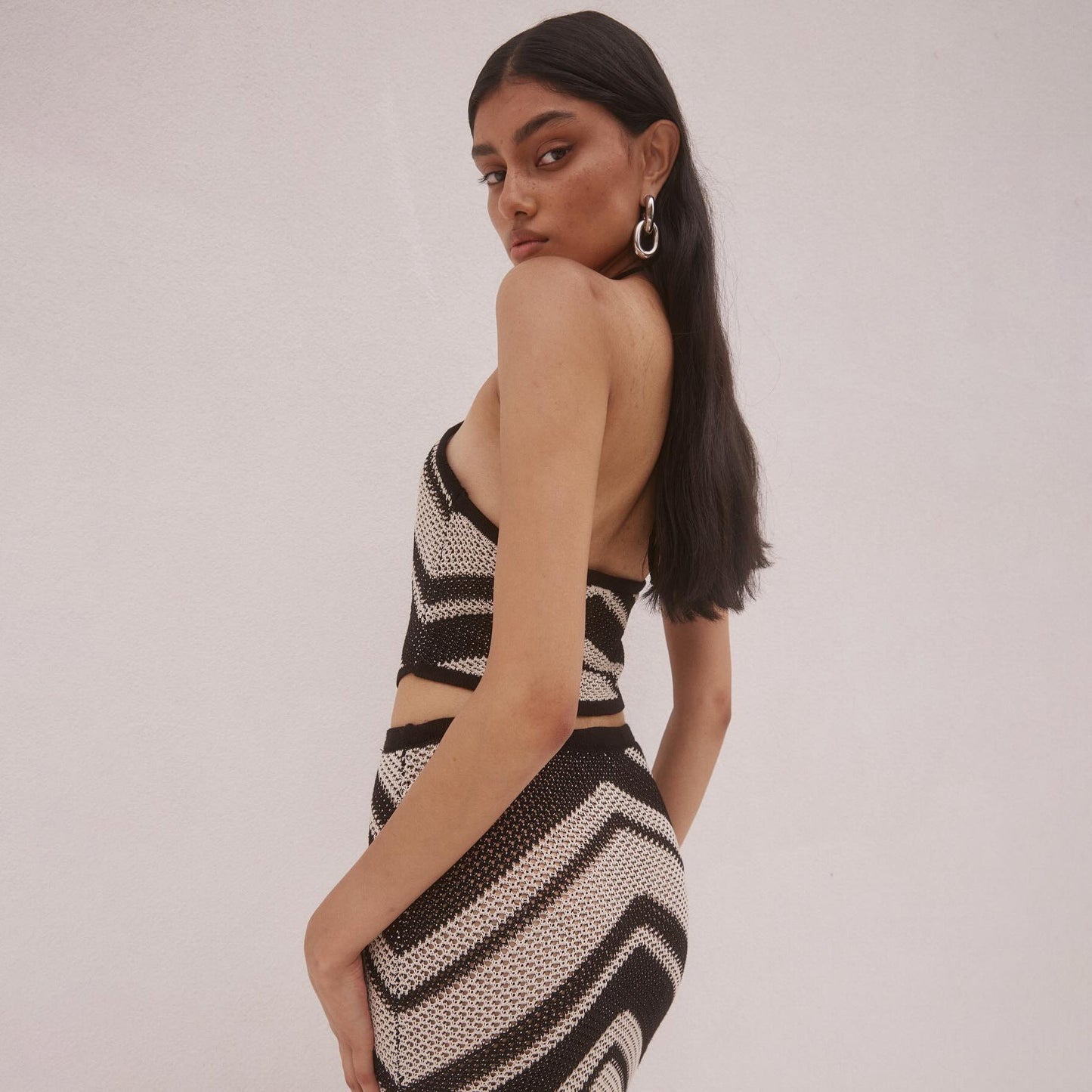 Kjole for dame – Strikket sett – Bodycon passform – Halterneck – Midi – Geometrisk mønster