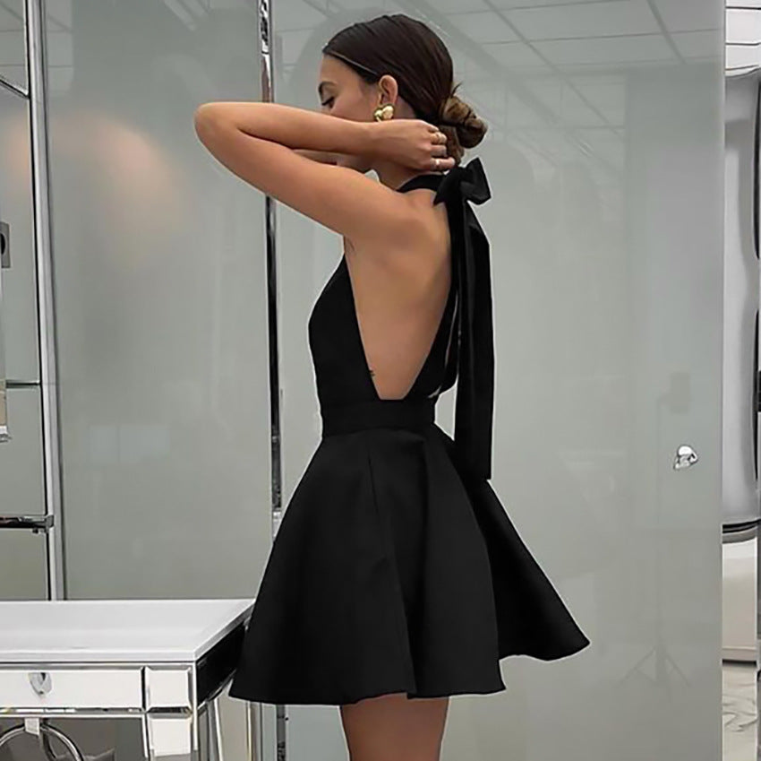 Kjole for dame – Halterneck – A-linje passform – Ryggløs – Kort elegant festkjole