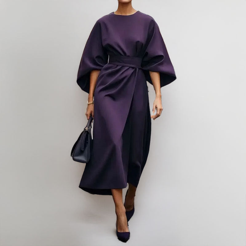Kjole til dame – Lang modell – Satengtekstur – Fitted midje – Flatterende drapering