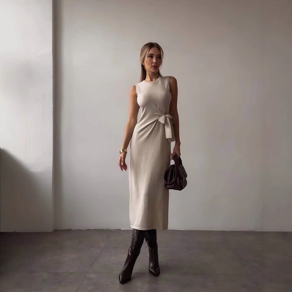 Dress woman – Slim fit – Sleeveless – Waistband with bow – Soft stretch – Slit