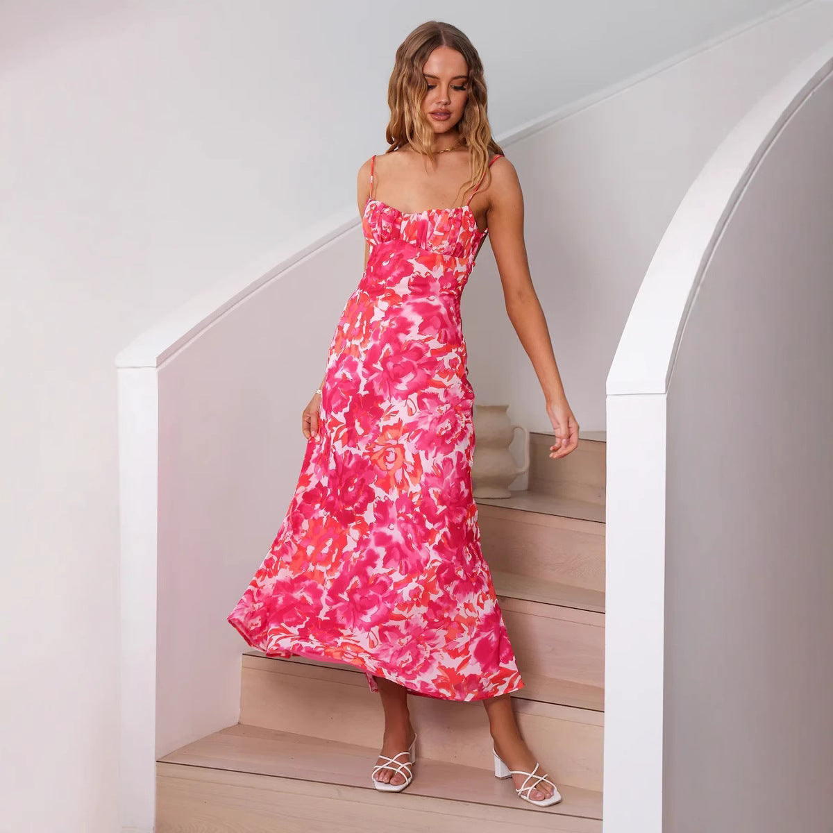 Kjole dame – Slip dress – Smal passform – Satenglook – Tynne stropper – Åpen rygg