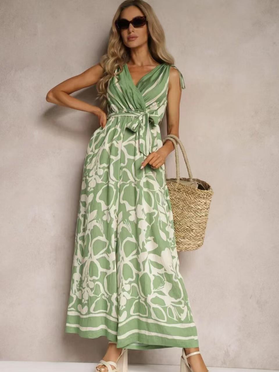 Women's jumpsuit – relaxed fit – sleeveless V-neck – tie belt – all-over print