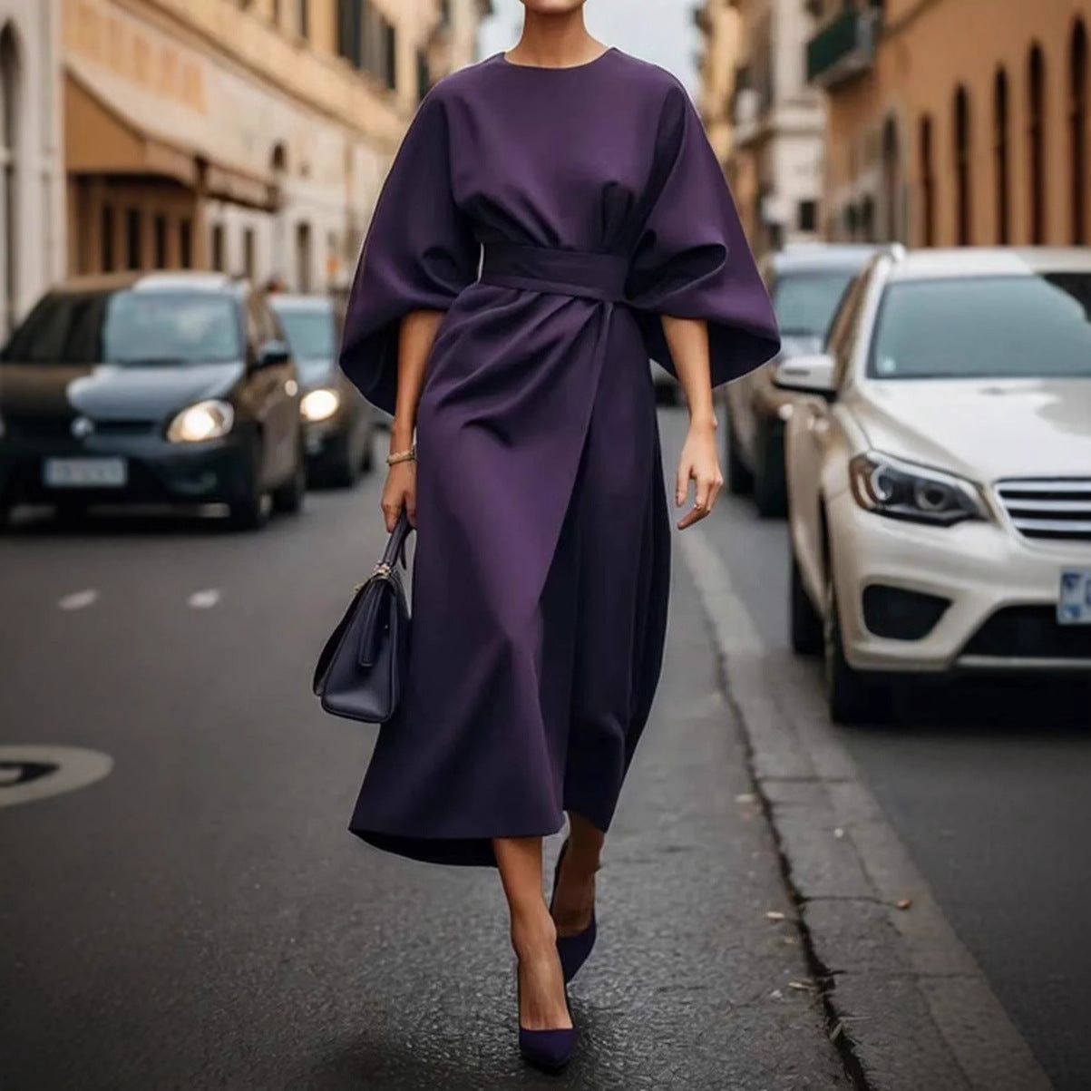 Kjole til dame – Lang modell – Drapert silhuett – Batwing-ermer – Smal midje