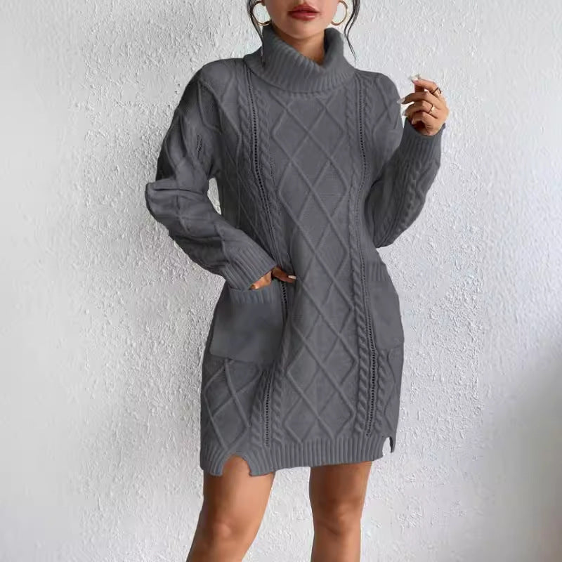 Dame Strikkekjole – Slim Fit – Kabelstrikk – Høy Hals – Lange Ermer – Mini Lengde