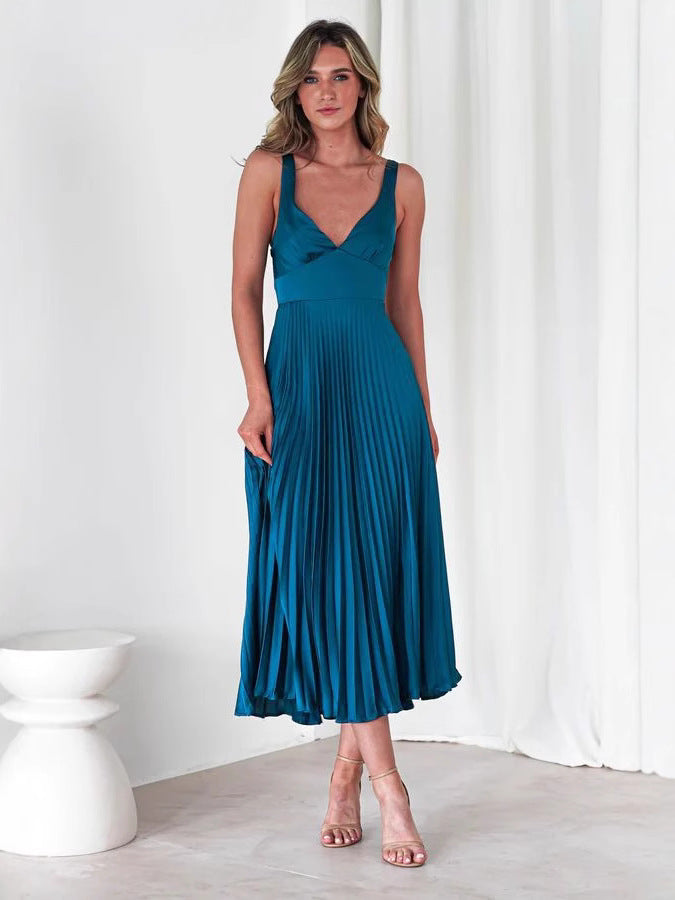 Kjole dame midi – satenglook – v-utringning – rynket byste – plisséskjørt