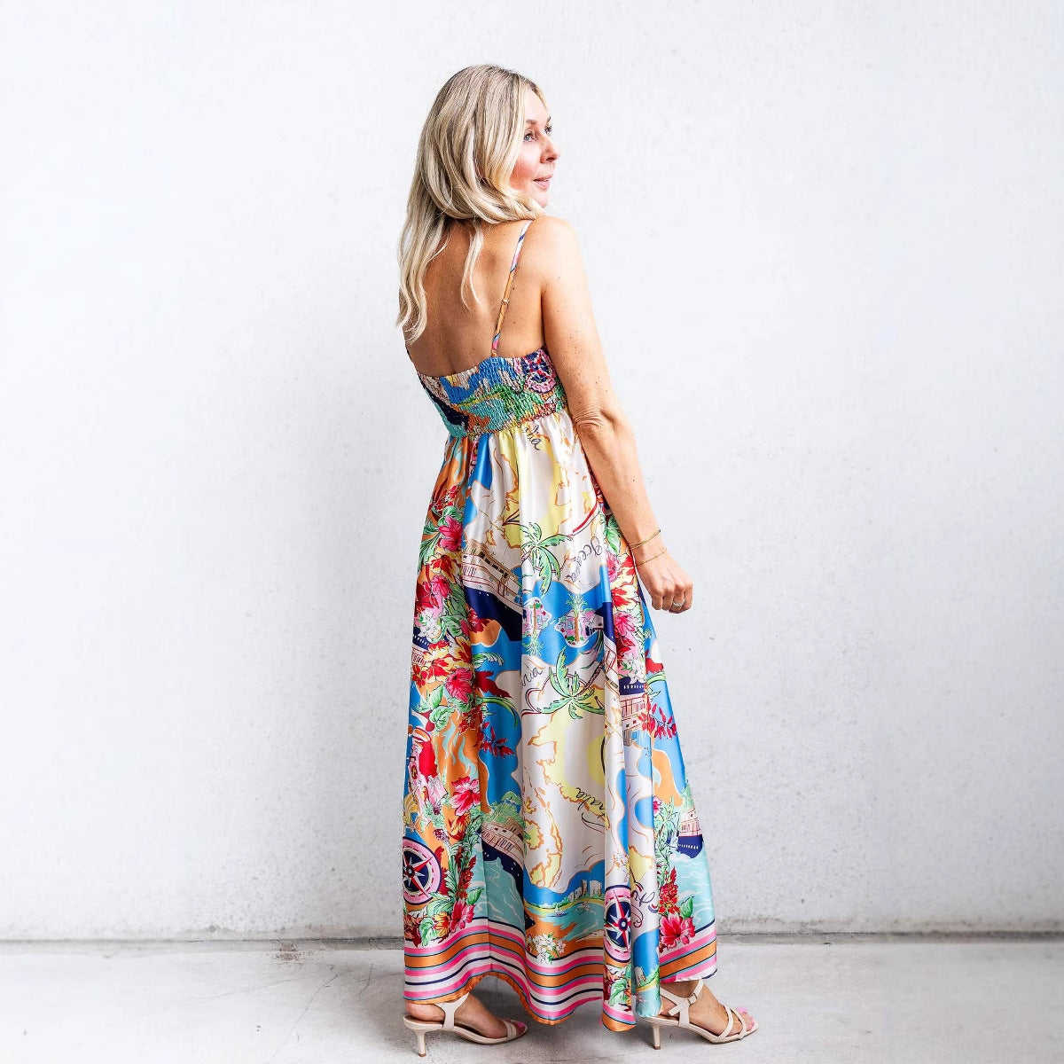 Kjole dame – Maxi lengde – Fit and flare snitt – Spagettistropper – Trykket mønster