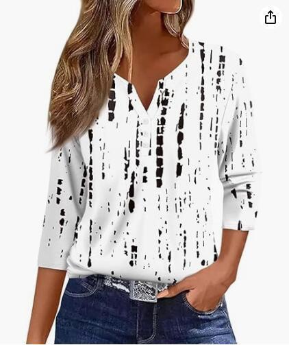 Women's Blouse with Print – Loose Fit – V-Neck – 3/4 Sleeves – Light and Airy