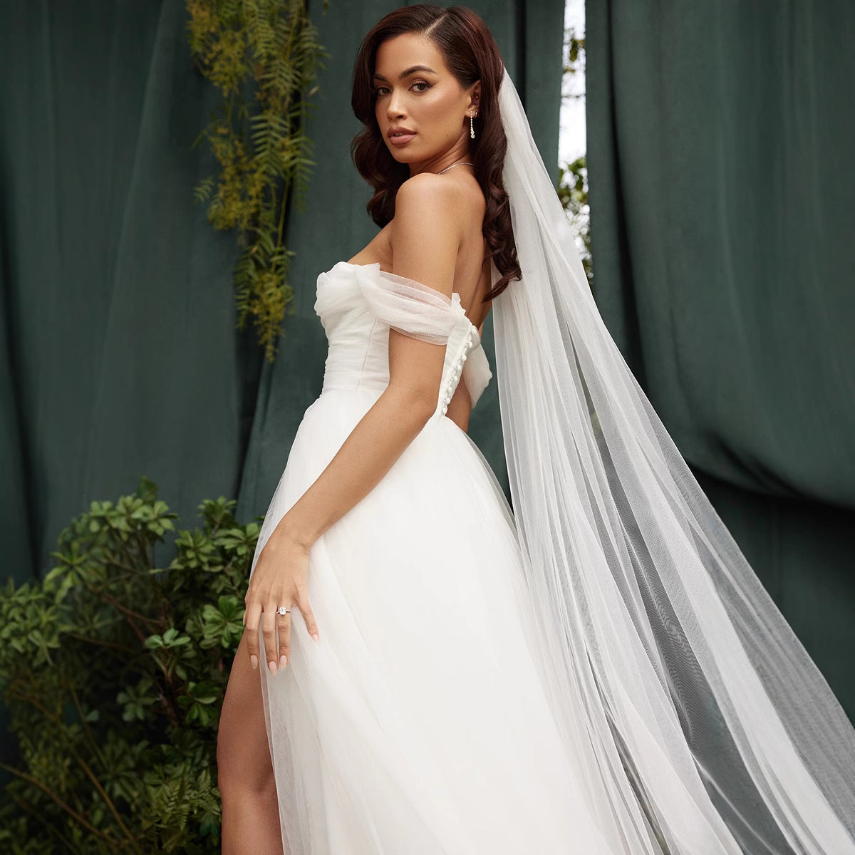 Wedding Dress Woman – Strapless Sweetheart Neckline – Tulle – Floor-length with Train