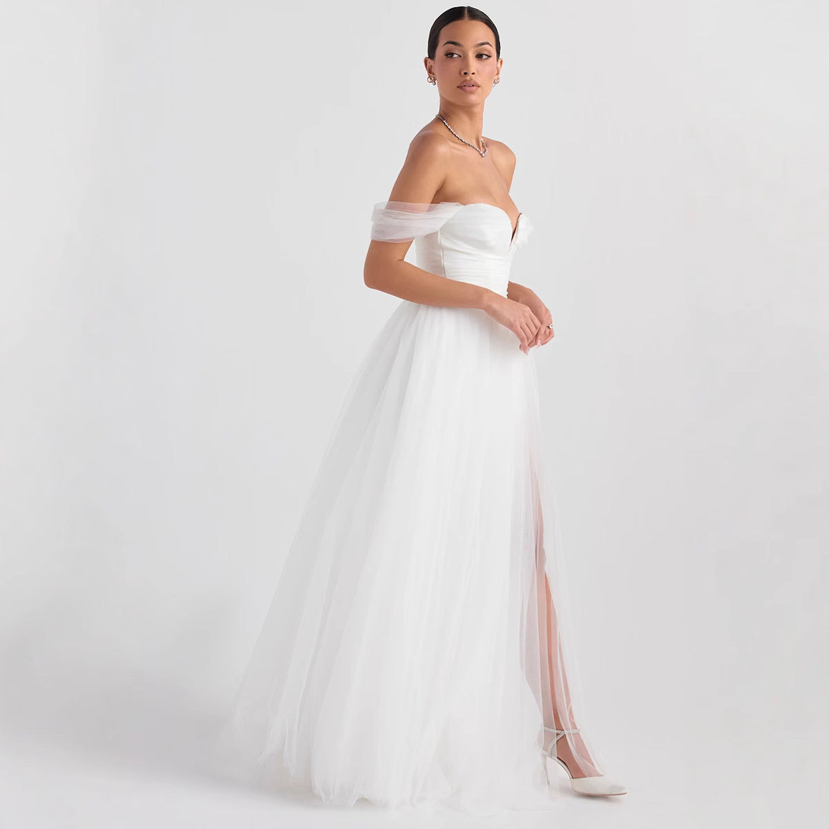 Wedding Dress Woman – Strapless Sweetheart Neckline – Tulle – Floor-length with Train
