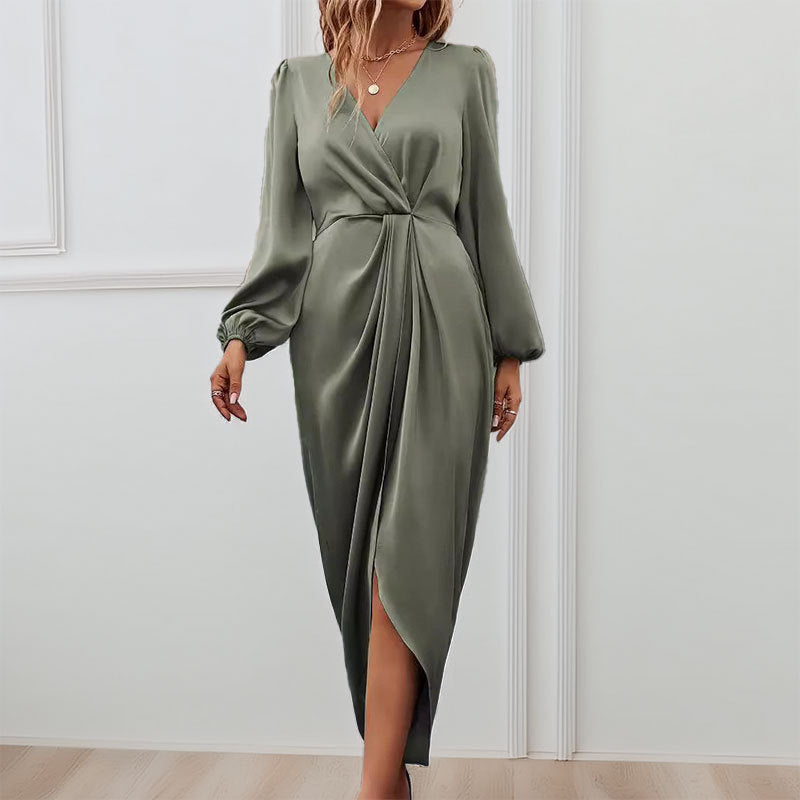 Kjole dame – satengfinish – v-hals – pufferm – rynket midje – splittnederdel