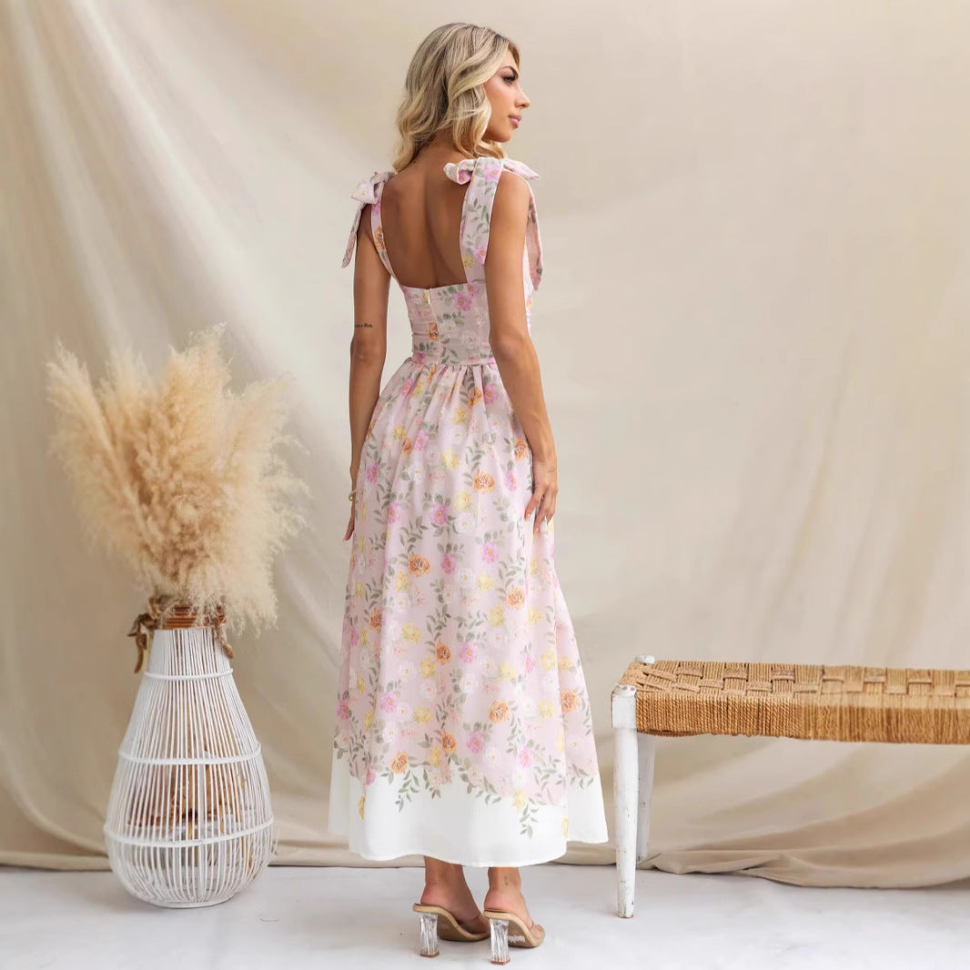 Kjole dame – Midilengde – Blomsterprint – Spagettistropper – Lett stoff – Innsvinget passform