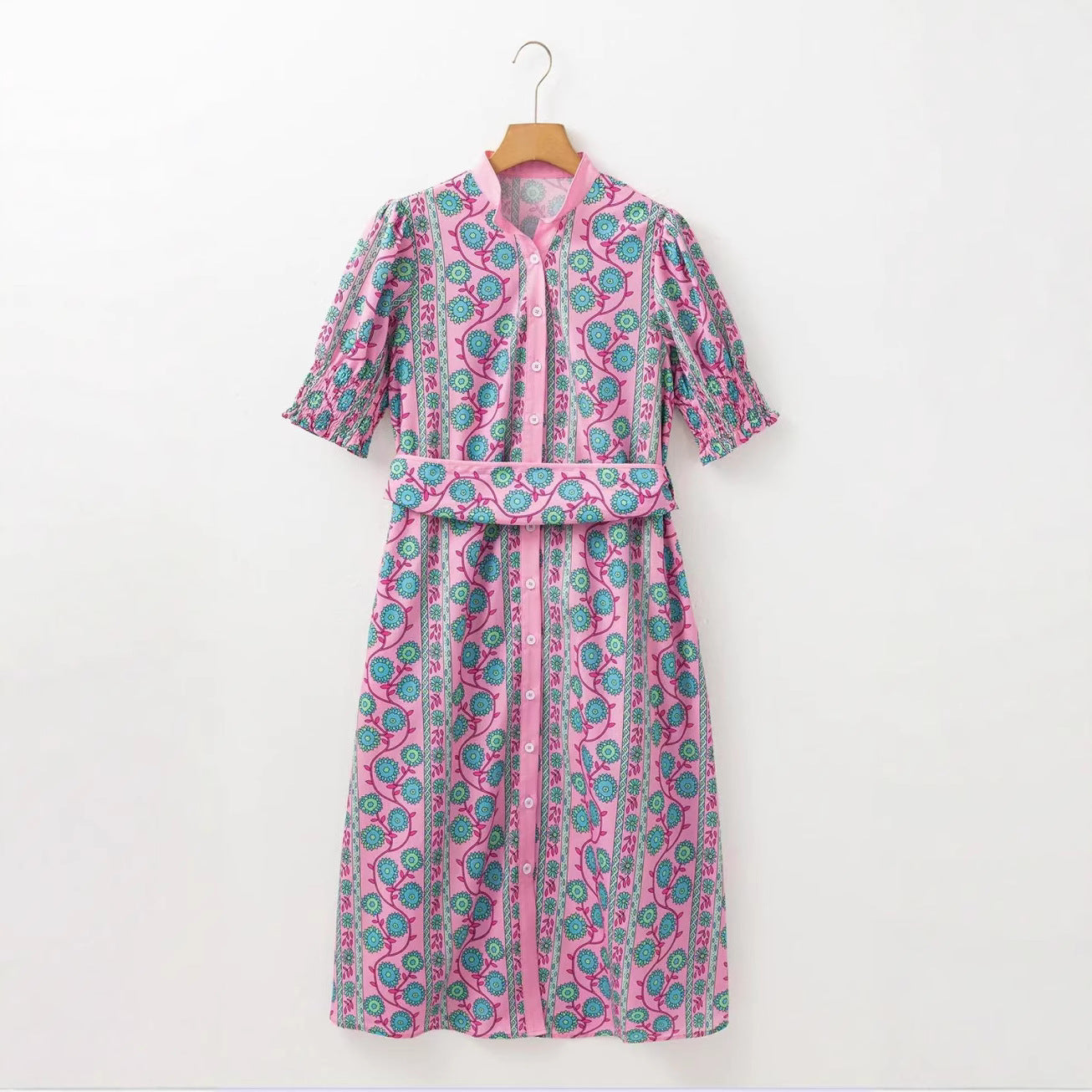Kjole dame midi – blomsterprint – belte i midjen – pufferm – knappelukking