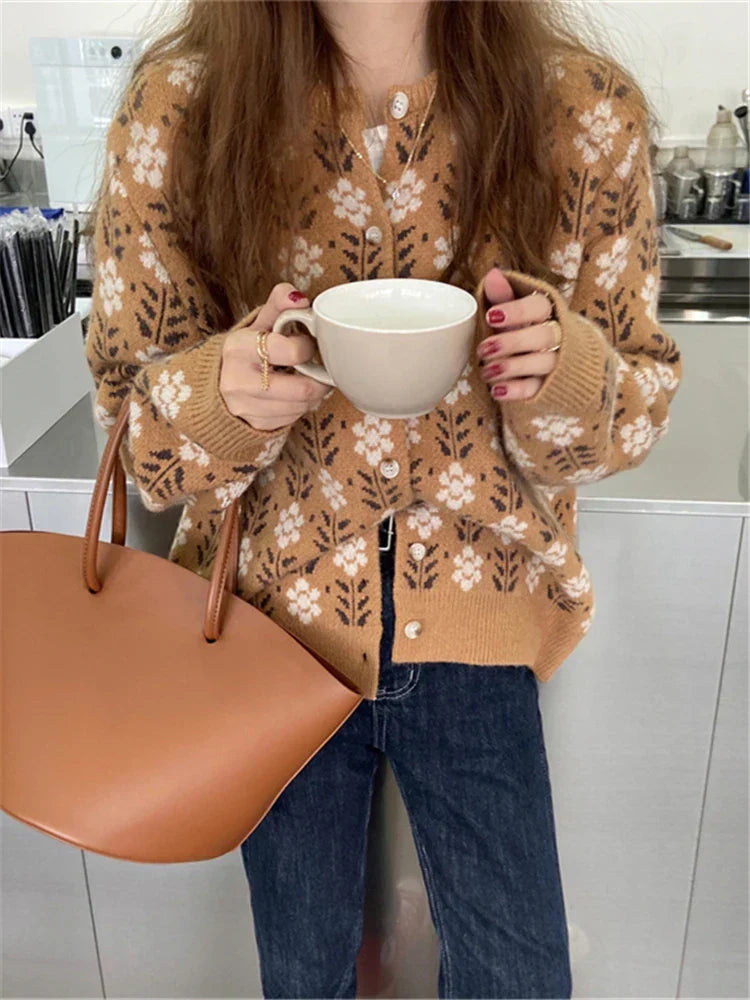 Dame Cardigan – Strikket – Blomsterprint – Løs Passform – Knapper – Rund Hals