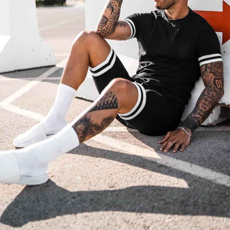 Men's Two-Piece Set - Short-Sleeved Round Neck T-Shirt - Elastic Drawstring Shorts