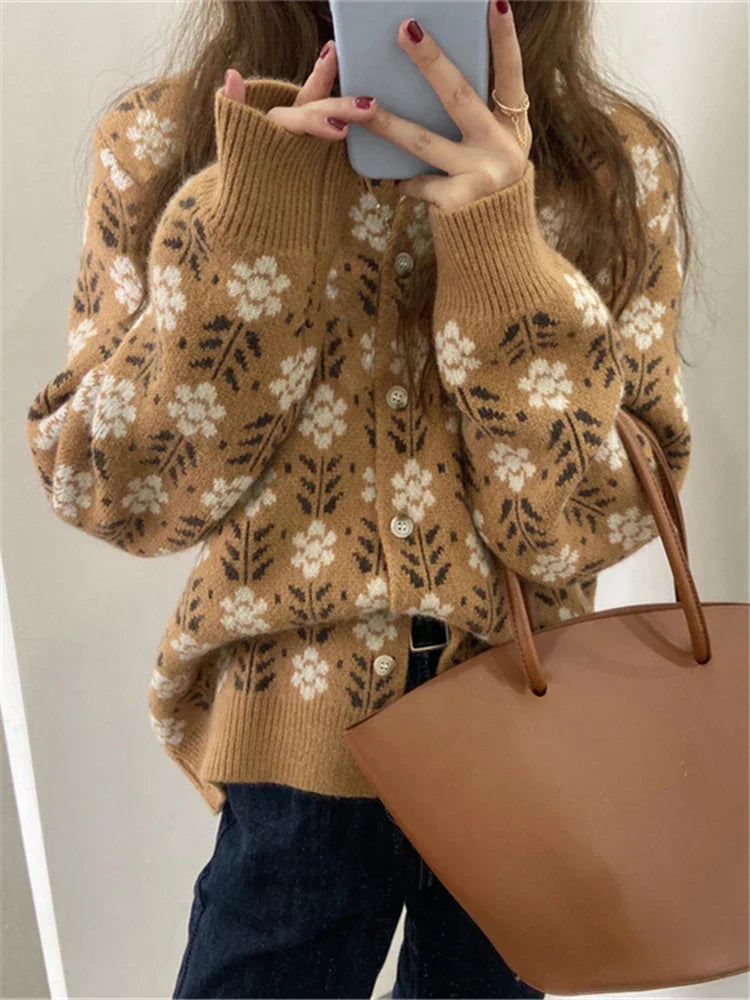 Dame Cardigan – Strikket – Blomsterprint – Løs Passform – Knapper – Rund Hals