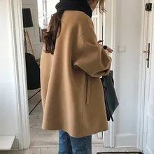 Kvinne Kåpe - Ullblanding - Oversized Passform - Enkelspent med Knappelukking