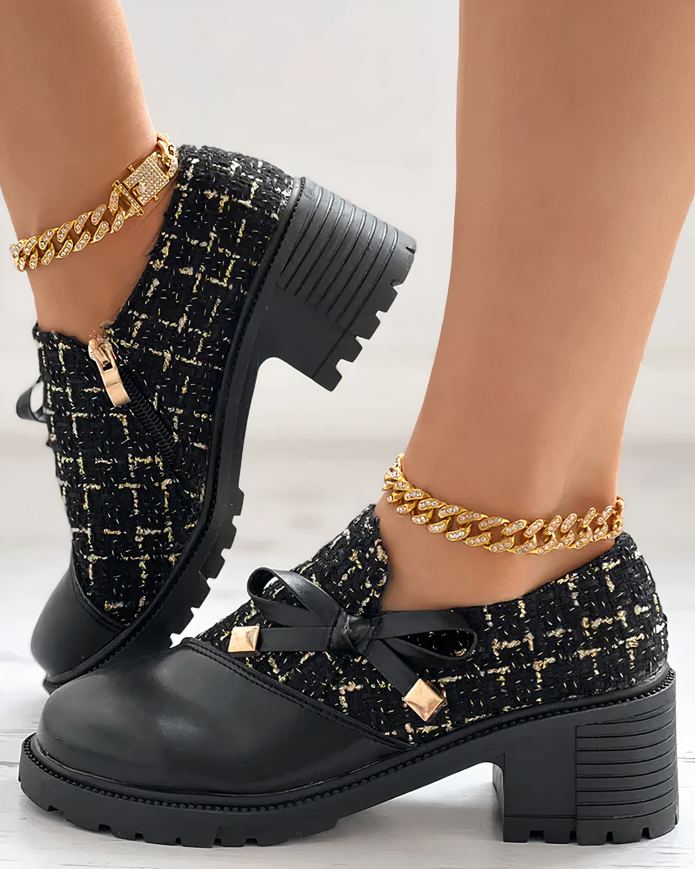 Women's shoes with chunky heel – textured surface – ankle-high – bow detail – zipper