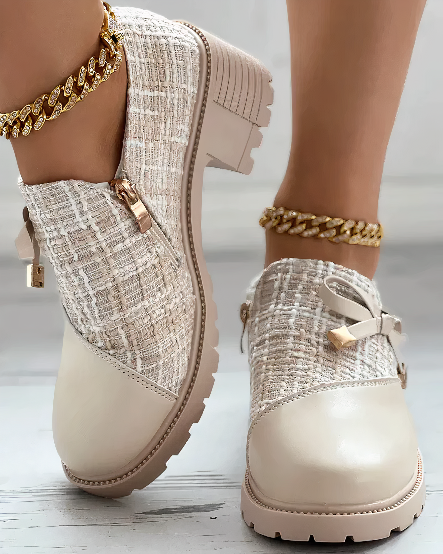 Women's shoes with chunky heel – textured surface – ankle-high – bow detail – zipper