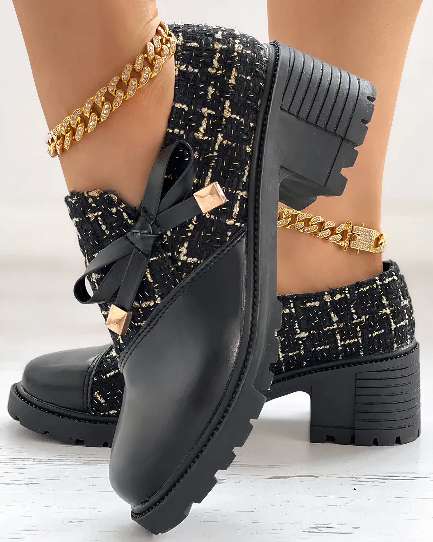 Women's shoes with chunky heel – textured surface – ankle-high – bow detail – zipper