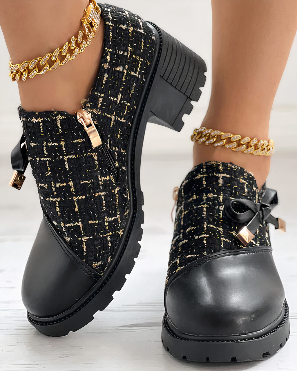Women's shoes with chunky heel – textured surface – ankle-high – bow detail – zipper
