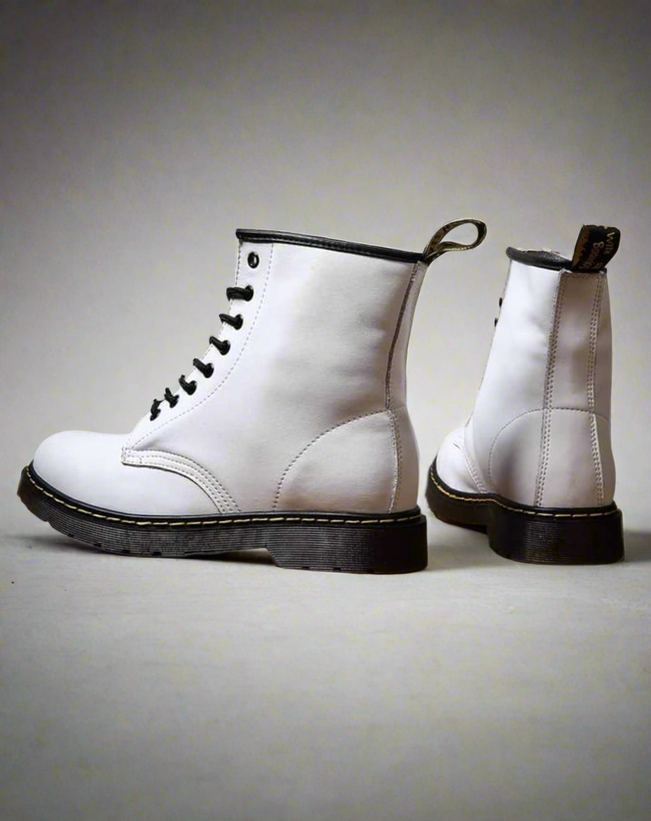 Women's Leather Boots – Lacing – Robust Design – Thick Sole for Good Grip
