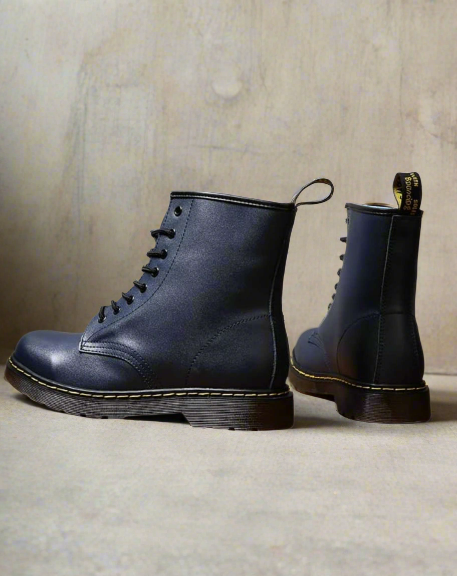 Women's Leather Boots – Lacing – Robust Design – Thick Sole for Good Grip