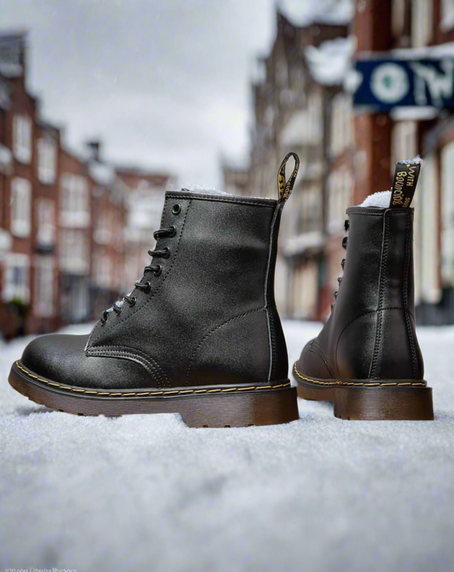 Women's Leather Boots – Lacing – Robust Design – Thick Sole for Good Grip