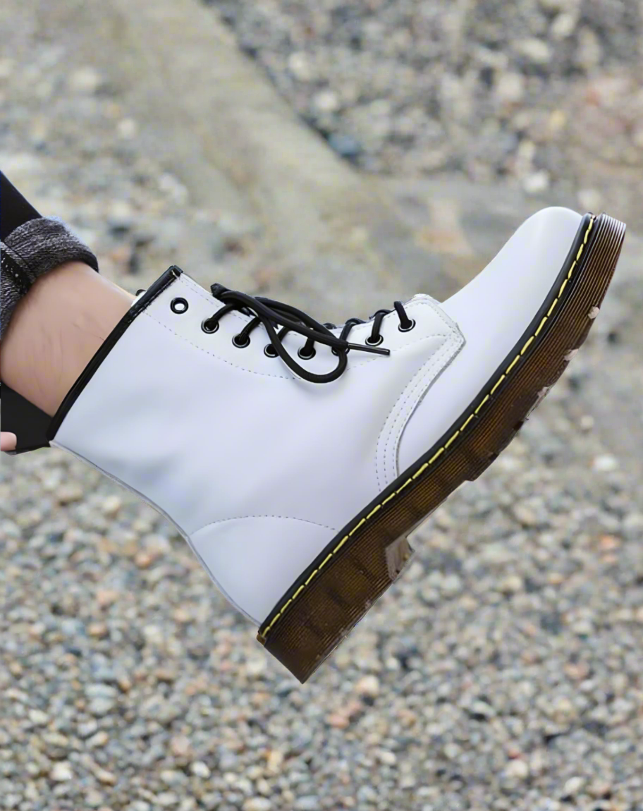Women's Leather Boots – Lacing – Robust Design – Thick Sole for Good Grip